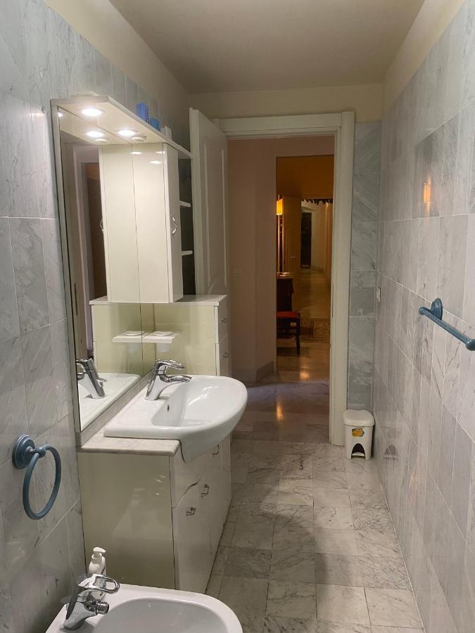 Renovated Apartment With 3 Bedrooms In An Historic Palazzo Between Port And Old Town ليفورنو المظهر الخارجي الصورة